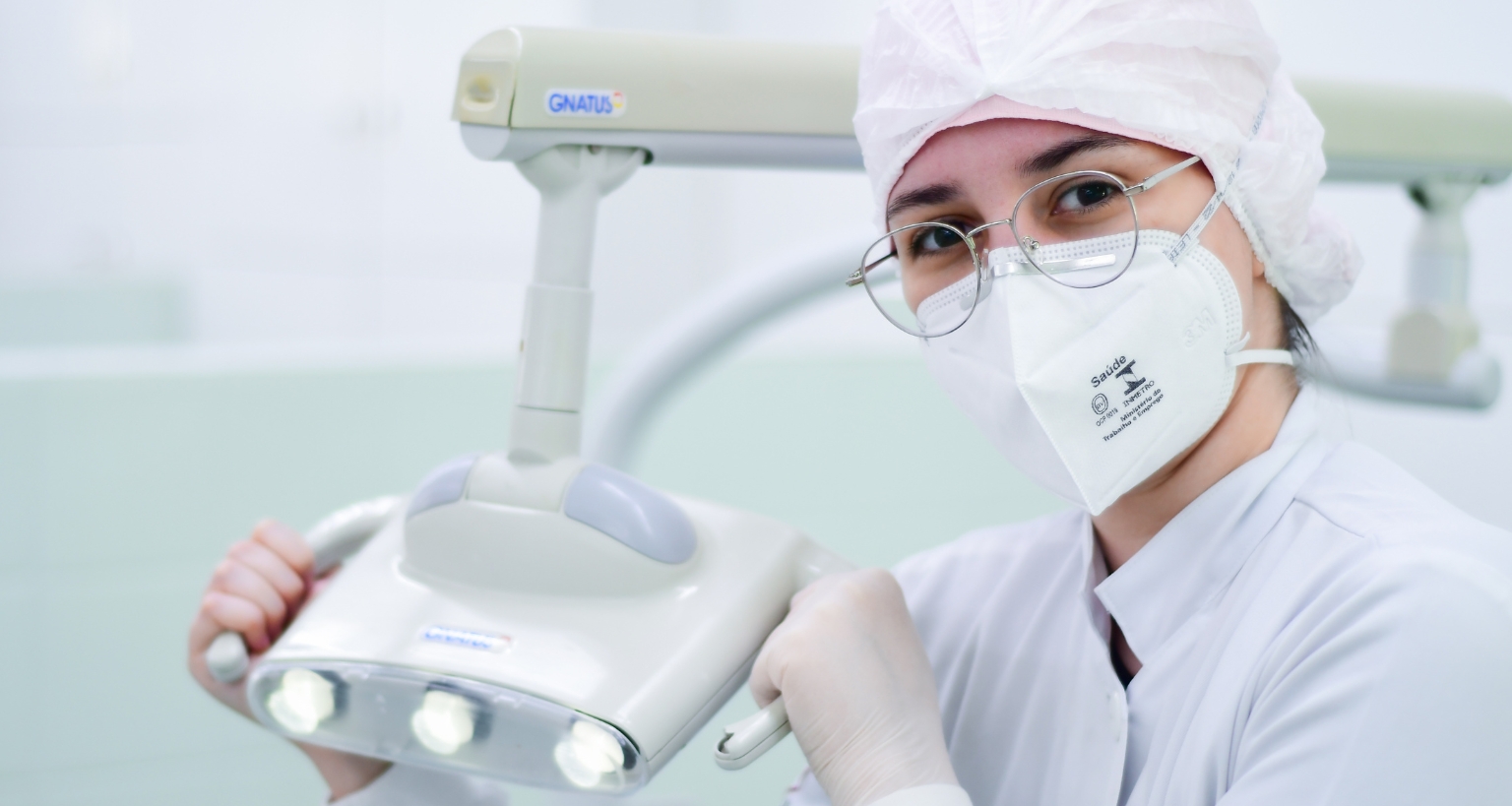 Profissional da Tardin Odontologia em ambiente clínico